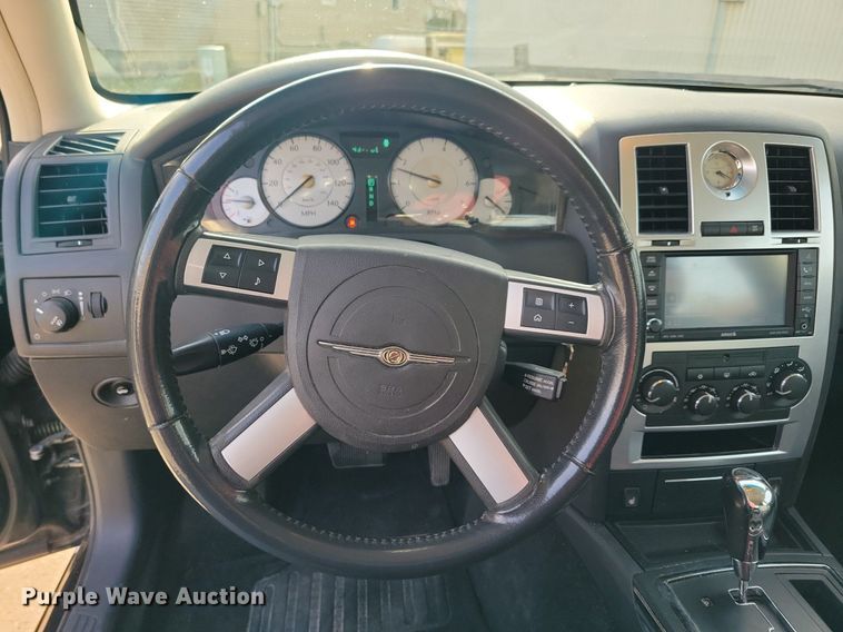 image for item LC9852 2010 Chrysler 300 Touring 