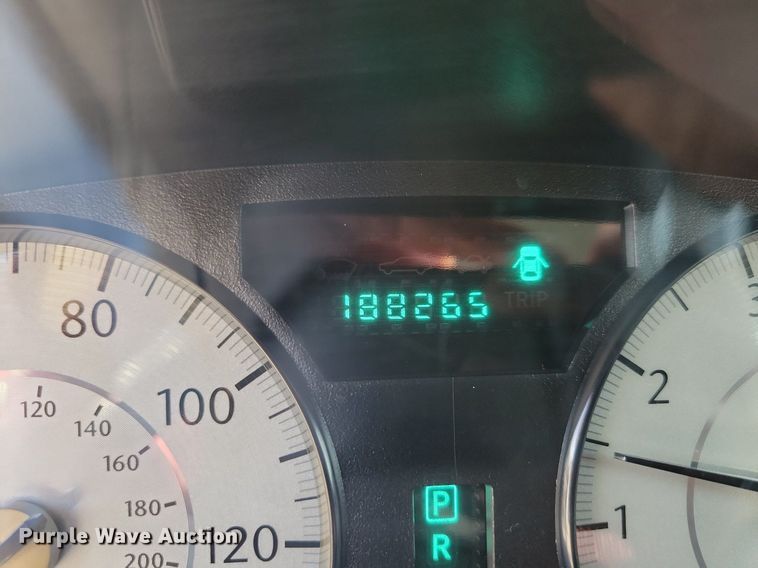 image for item LC9852 2010 Chrysler 300 Touring 