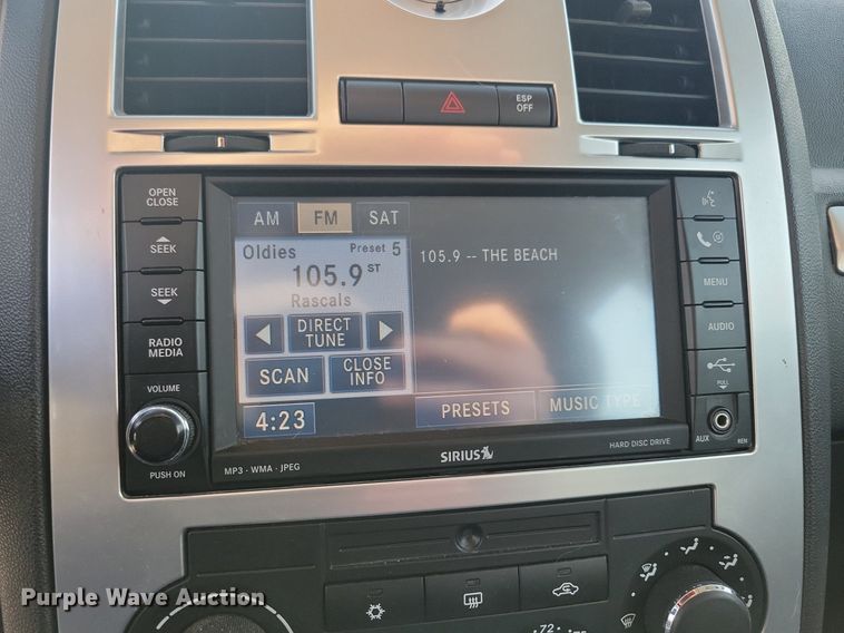 image for item LC9852 2010 Chrysler 300 Touring 