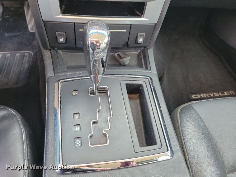 image for item LC9852 2010 Chrysler 300 Touring 