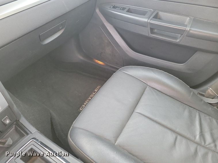 image for item LC9852 2010 Chrysler 300 Touring 