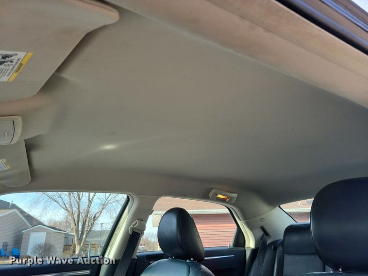 image for item LC9852 2010 Chrysler 300 Touring 