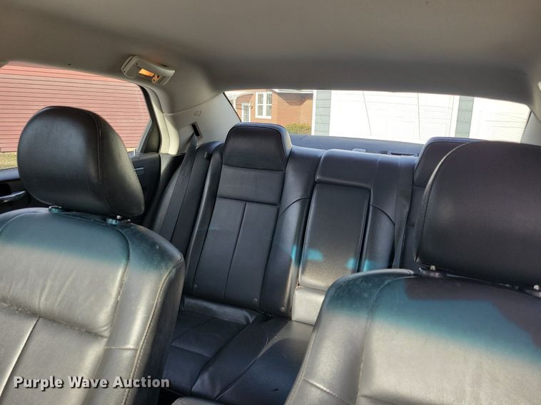 image for item LC9852 2010 Chrysler 300 Touring 