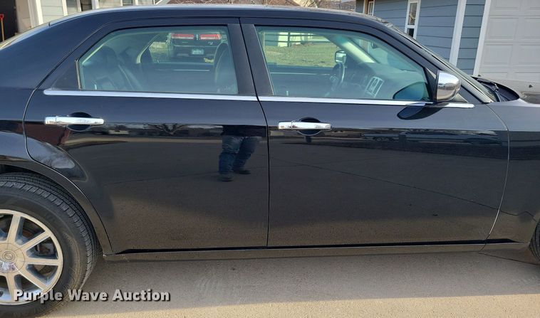 image for item LC9852 2010 Chrysler 300 Touring 