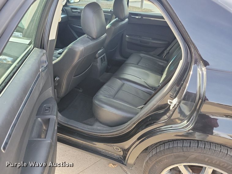 image for item LC9852 2010 Chrysler 300 Touring 