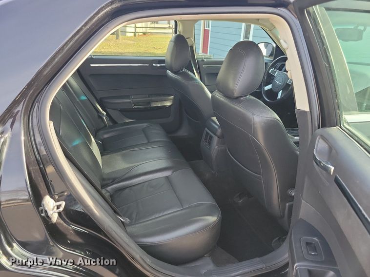 image for item LC9852 2010 Chrysler 300 Touring 