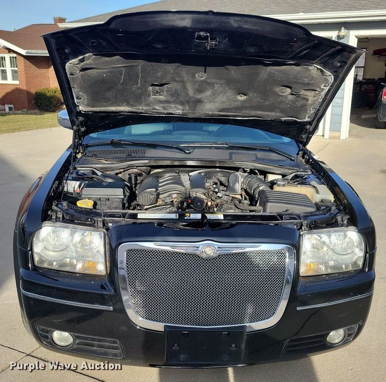 image for item LC9852 2010 Chrysler 300 Touring 