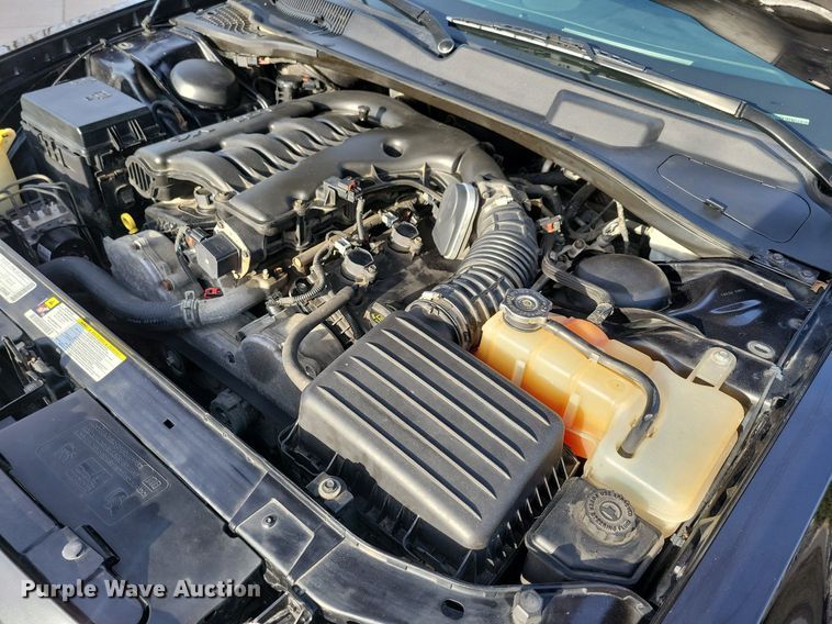 image for item LC9852 2010 Chrysler 300 Touring 