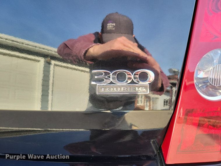 image for item LC9852 2010 Chrysler 300 Touring 