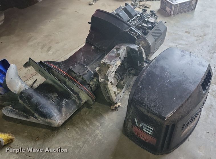 image for item LC9857 Evinrude Intruder 175 boat engine