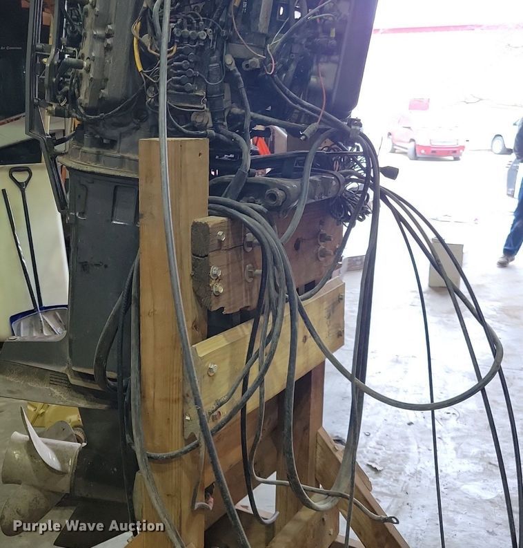 image for item LC9858 Mercury Mariner  boat engine