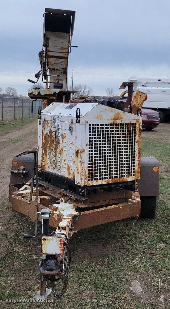 image for item LC9862 2015 Contractor DC 1317 wood chipper