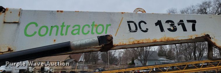 image for item LC9862 2015 Contractor DC 1317 wood chipper