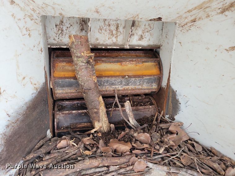 image for item LC9862 2015 Contractor DC 1317 wood chipper