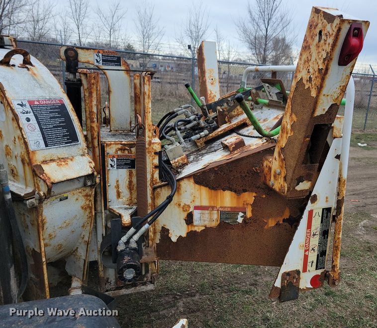 image for item LC9862 2015 Contractor DC 1317 wood chipper