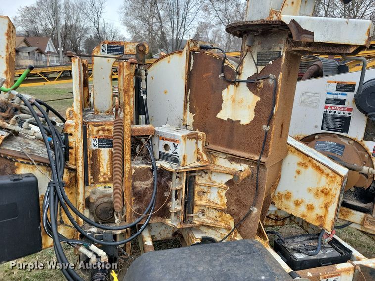 image for item LC9862 2015 Contractor DC 1317 wood chipper