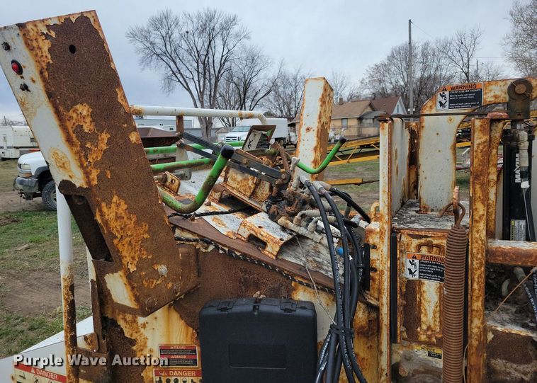 image for item LC9862 2015 Contractor DC 1317 wood chipper