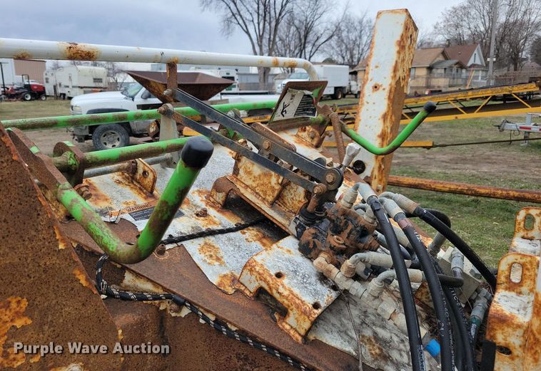 image for item LC9862 2015 Contractor DC 1317 wood chipper