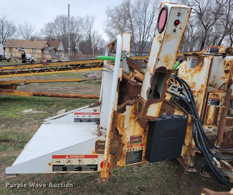 image for item LC9862 2015 Contractor DC 1317 wood chipper