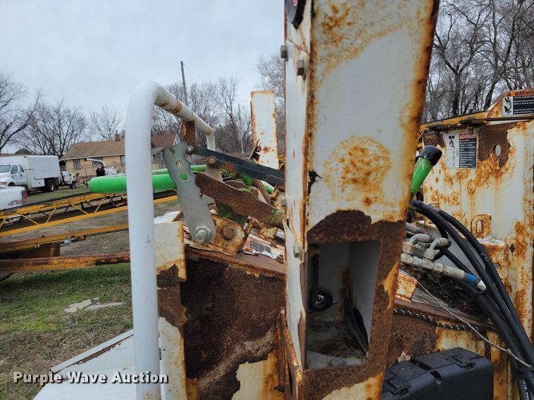 image for item LC9862 2015 Contractor DC 1317 wood chipper