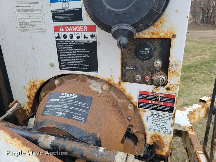 image for item LC9862 2015 Contractor DC 1317 wood chipper