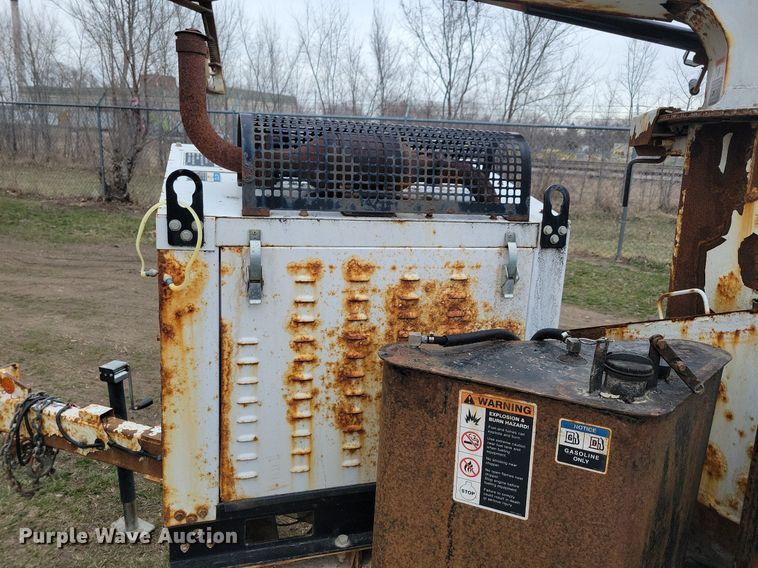 image for item LC9862 2015 Contractor DC 1317 wood chipper