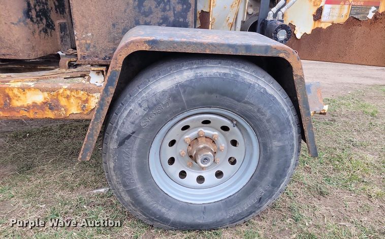 image for item LC9862 2015 Contractor DC 1317 wood chipper