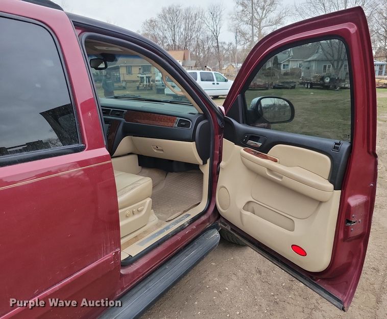 image for item LC9863 2007 Chevrolet Suburban SUV