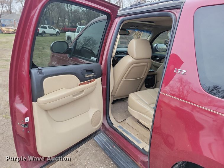 image for item LC9863 2007 Chevrolet Suburban SUV