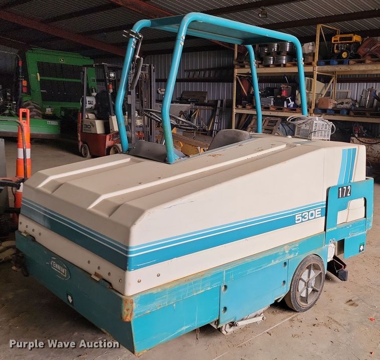 image for item LD9113 Tennant 530E floor scrubber