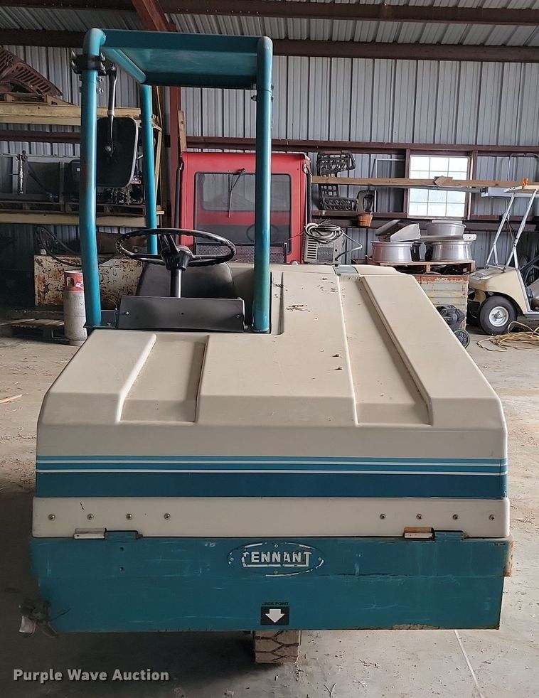 image for item LD9113 Tennant 530E floor scrubber