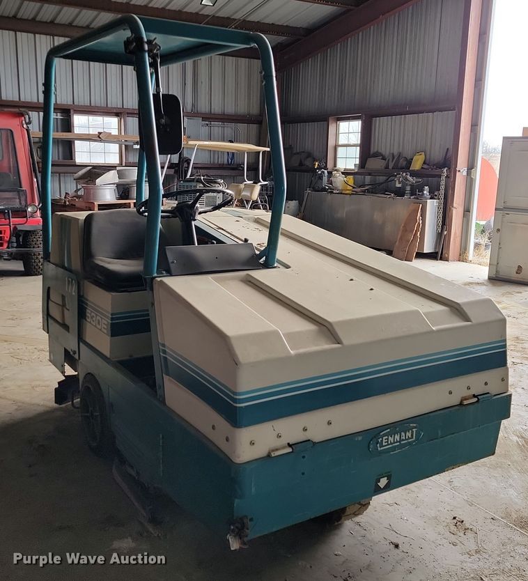 image for item LD9113 Tennant 530E floor scrubber