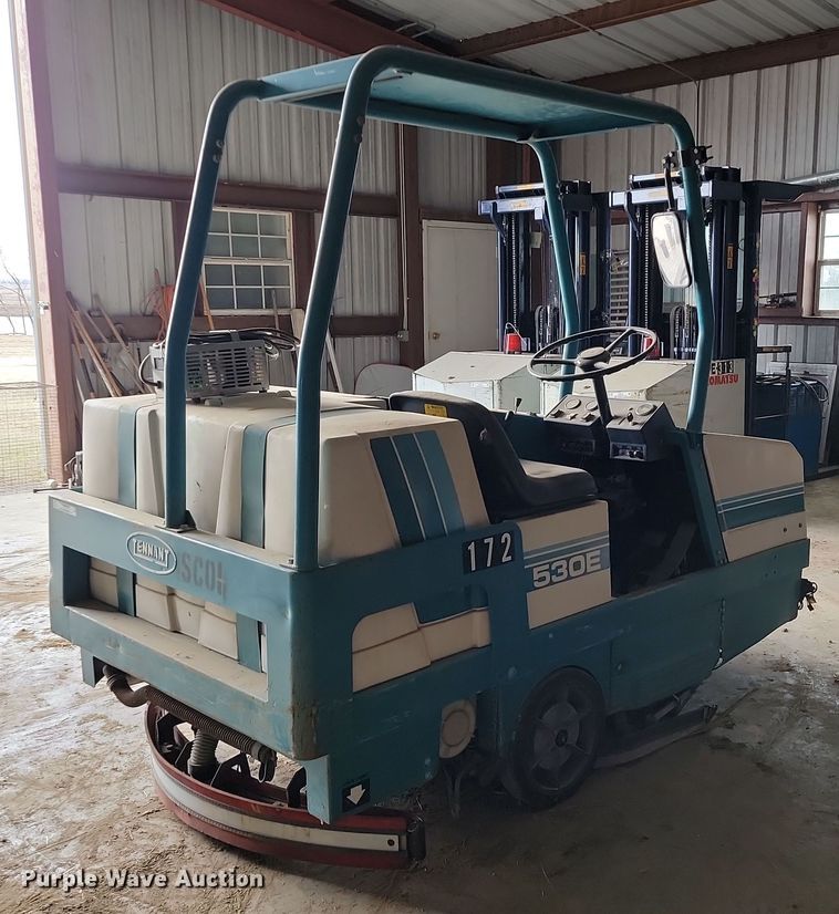 image for item LD9113 Tennant 530E floor scrubber