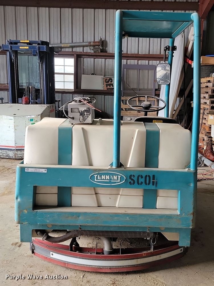 image for item LD9113 Tennant 530E floor scrubber