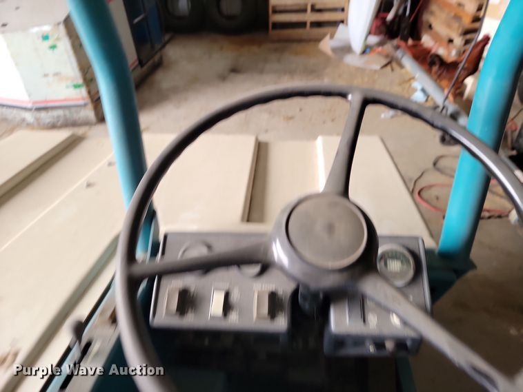 image for item LD9113 Tennant 530E floor scrubber