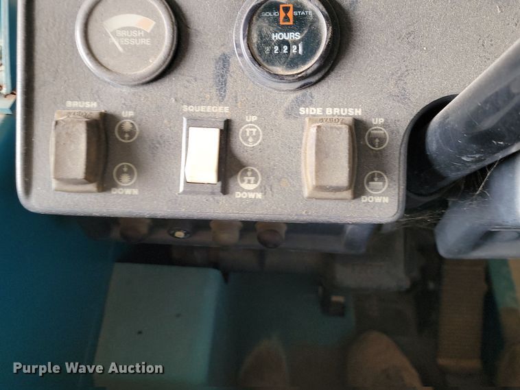 image for item LD9113 Tennant 530E floor scrubber