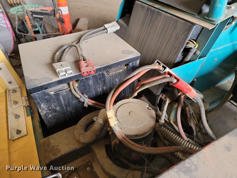 image for item LD9113 Tennant 530E floor scrubber