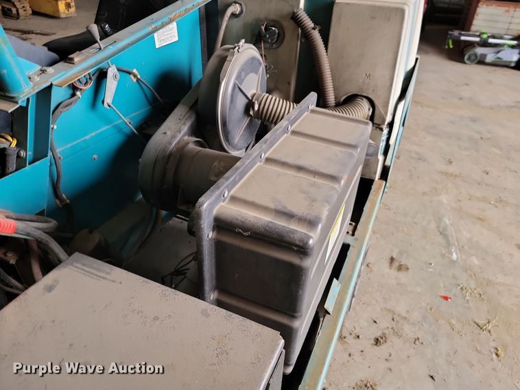 image for item LD9113 Tennant 530E floor scrubber