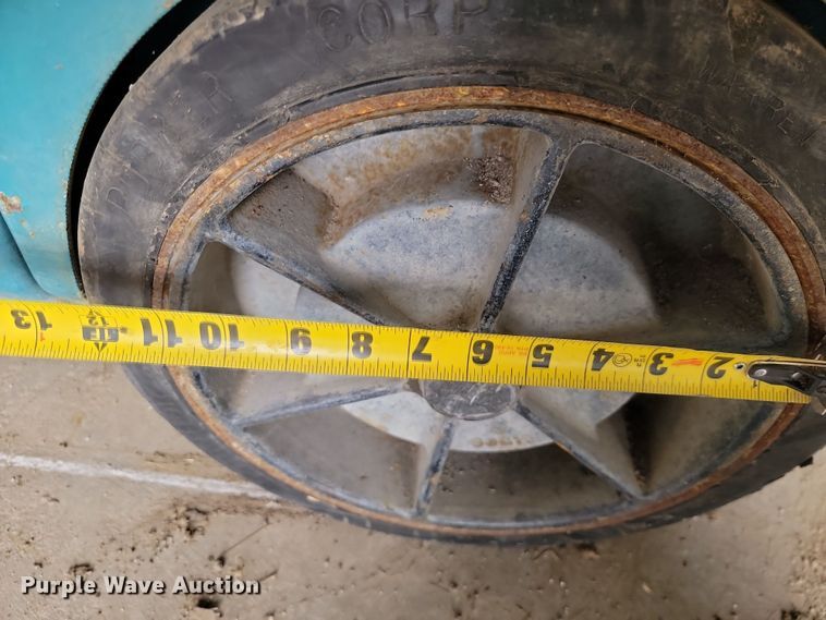 image for item LD9113 Tennant 530E floor scrubber