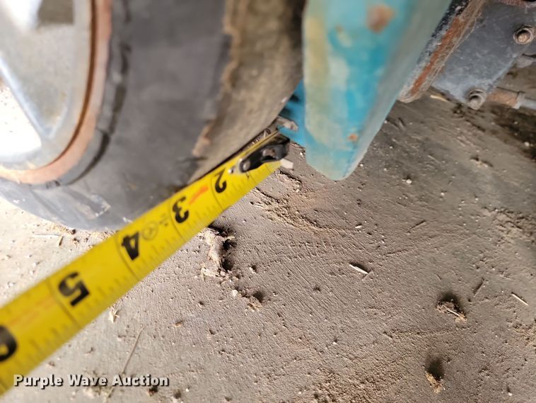 image for item LD9113 Tennant 530E floor scrubber