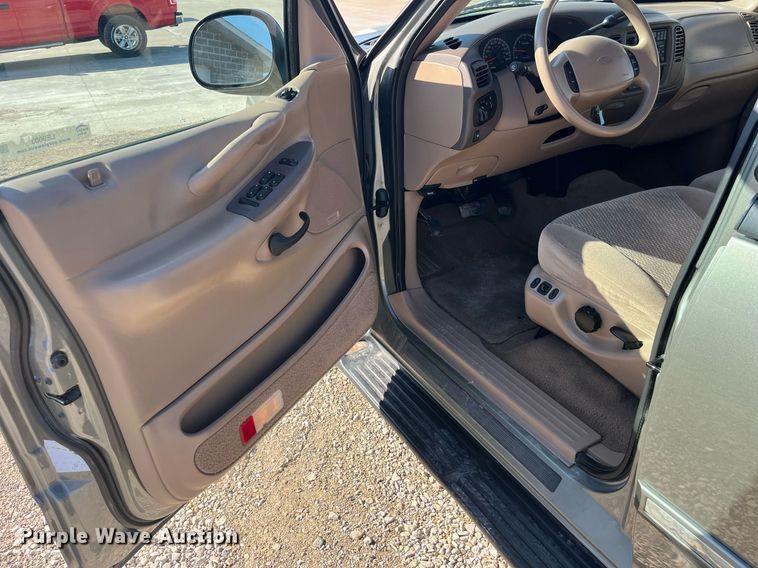 image for item LE9003 1999 Ford Expedition  SUV