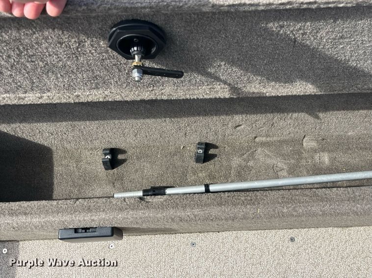 image for item LE9010 2011 G3 Angler V172F boat