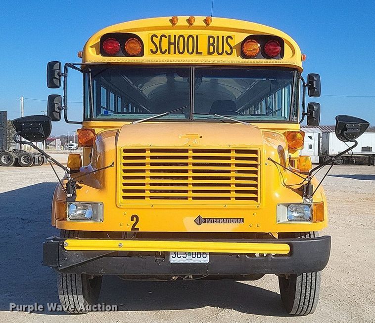 image for item MI9987 2003 International 3800 school bus