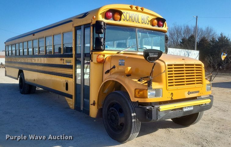 image for item MI9987 2003 International 3800 school bus