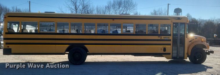 image for item MI9987 2003 International 3800 school bus