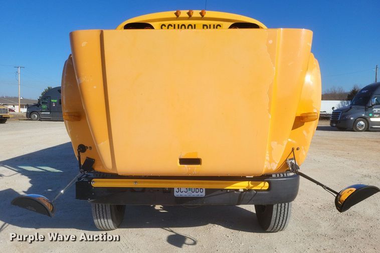 image for item MI9987 2003 International 3800 school bus