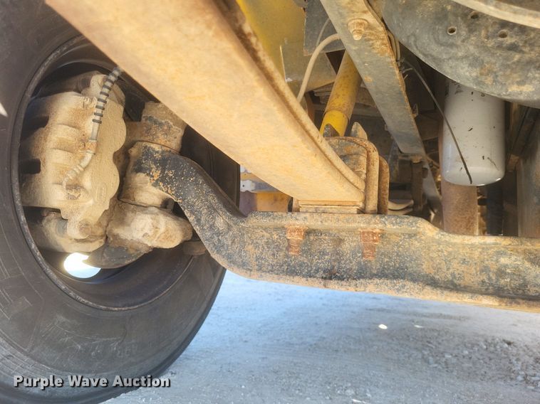 image for item MI9987 2003 International 3800 school bus