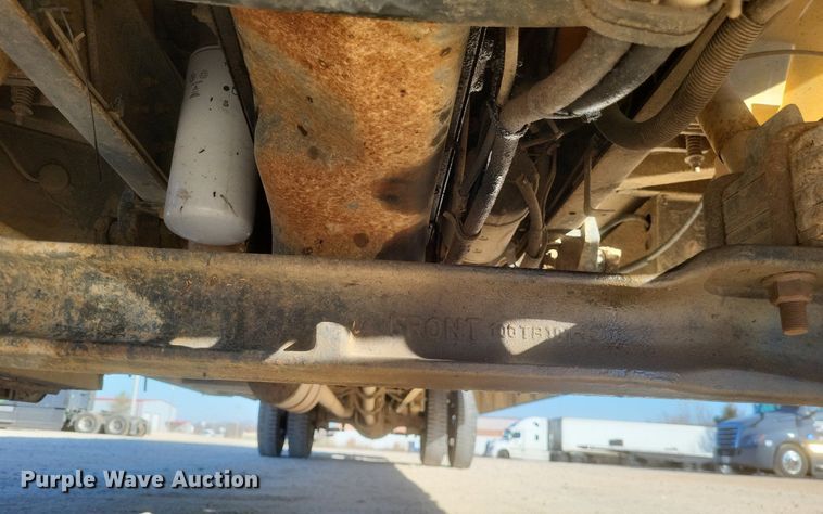 image for item MI9987 2003 International 3800 school bus