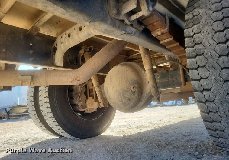 image for item MI9987 2003 International 3800 school bus