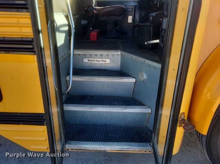 image for item MI9987 2003 International 3800 school bus